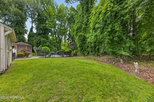 7 Kingston Terrace, Morganville, NJ 07751
