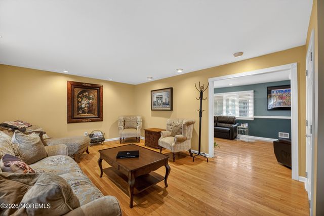 7 Kingston Terrace, Morganville, NJ 07751