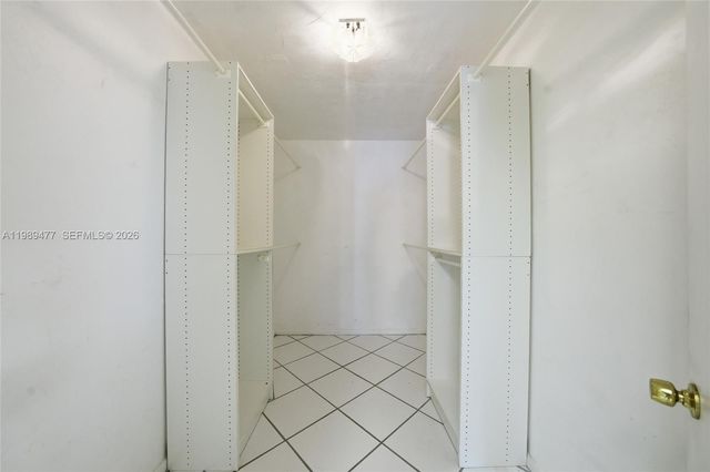 6010 S Falls Cir Dr 323, Lauderhill, FL 33319