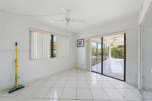 6010 S Falls Cir Dr 323, Lauderhill, FL 33319