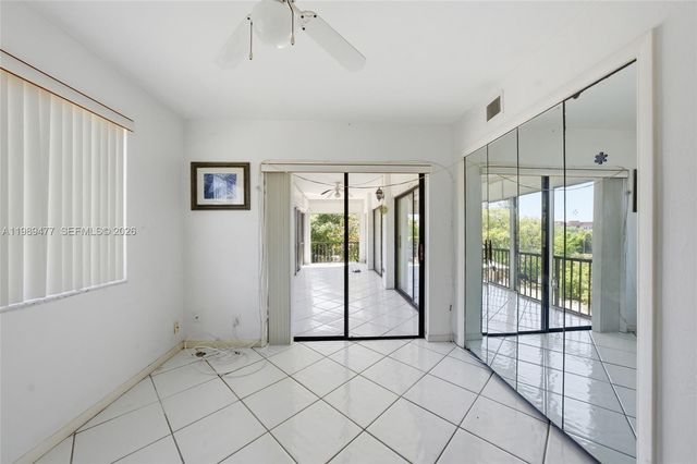 6010 S Falls Cir Dr 323, Lauderhill, FL 33319