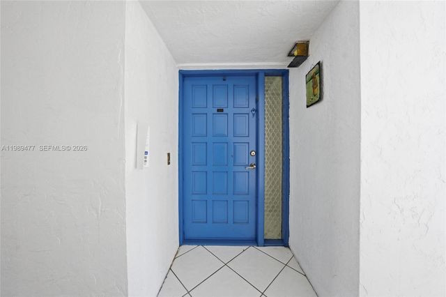 6010 S Falls Cir Dr 323, Lauderhill, FL 33319