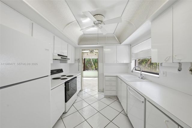 6010 S Falls Cir Dr 323, Lauderhill, FL 33319