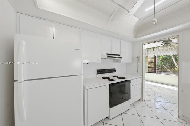 6010 S Falls Cir Dr 323, Lauderhill, FL 33319