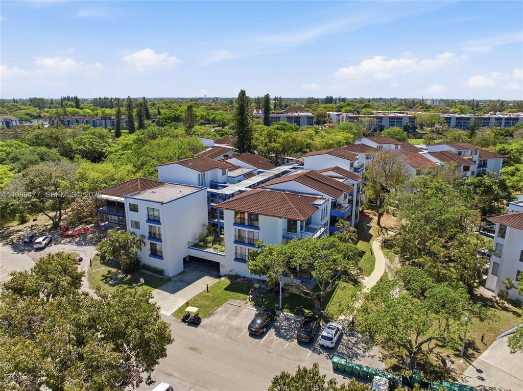 6010 S Falls Cir Dr 323, Lauderhill, FL 33319