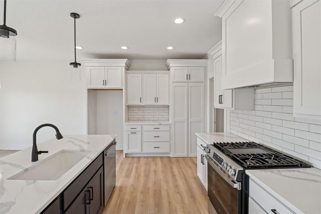 2227 Green Leaf Circle, Norwalk, IA 50211