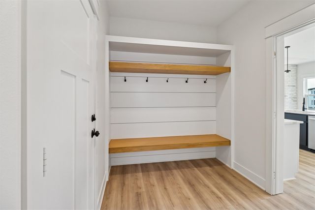 2227 Green Leaf Circle, Norwalk, IA 50211