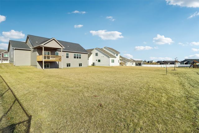 2227 Green Leaf Circle, Norwalk, IA 50211