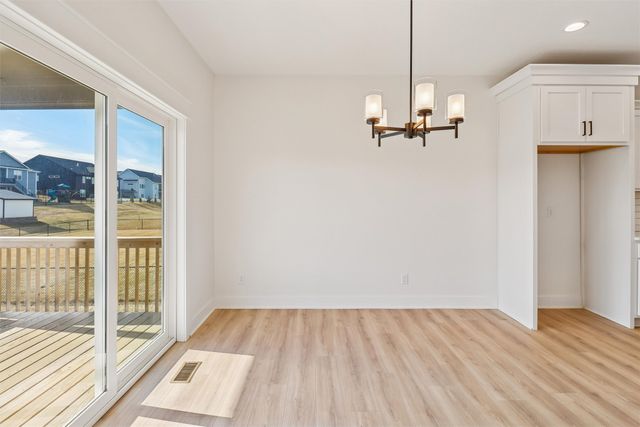 2227 Green Leaf Circle, Norwalk, IA 50211