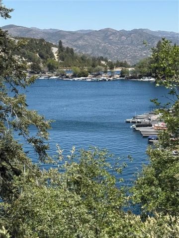 28838 Palisades, Lake Arrowhead, CA 92352