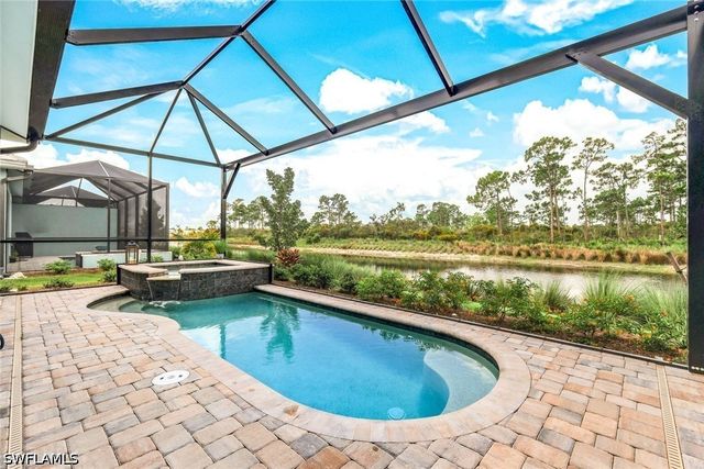 6875 Saona CT, Naples, FL 34113