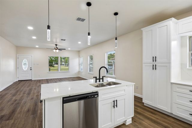 1404 E Cannon Street, Fort Worth, TX 76104
