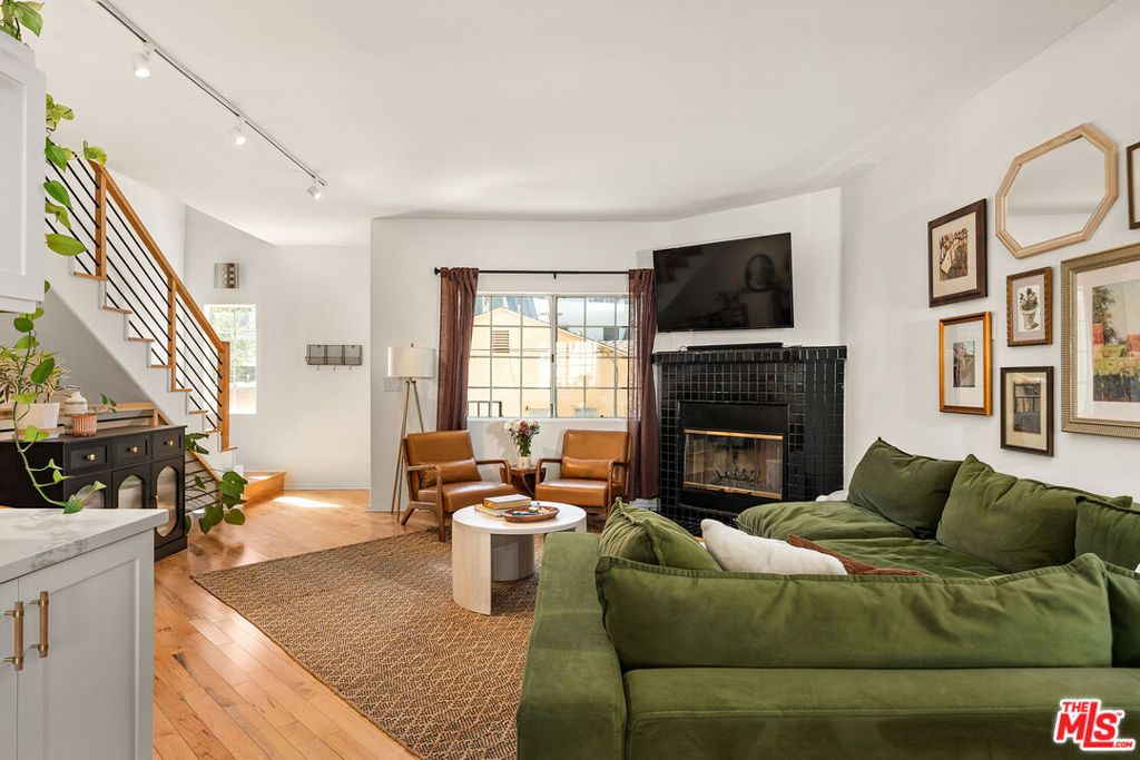 4192 Marcasel Avenue 2, Culver City, CA 90066