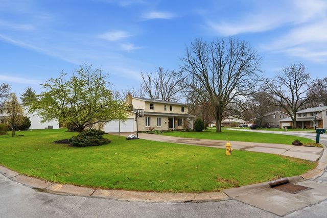 4 Estate Court, Bettendorf, IA 52722