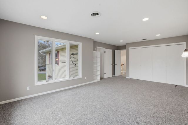 4 Estate Court, Bettendorf, IA 52722