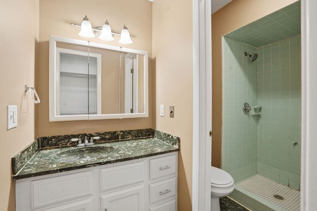 4 Estate Court, Bettendorf, IA 52722