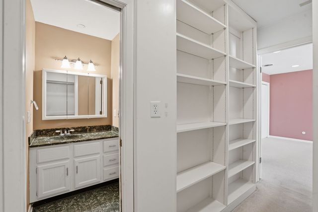 4 Estate Court, Bettendorf, IA 52722