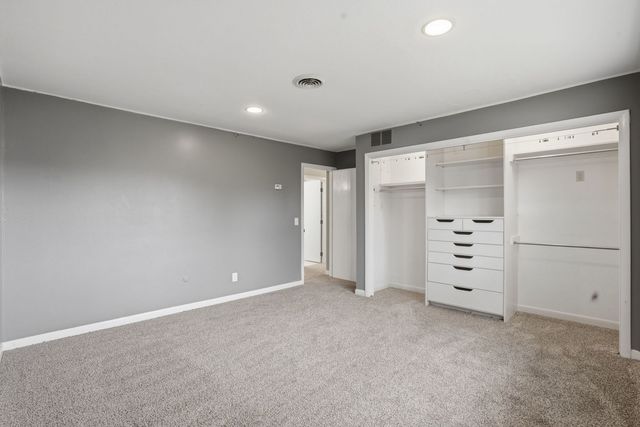 4 Estate Court, Bettendorf, IA 52722