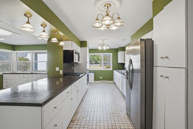 4 Estate Court, Bettendorf, IA 52722