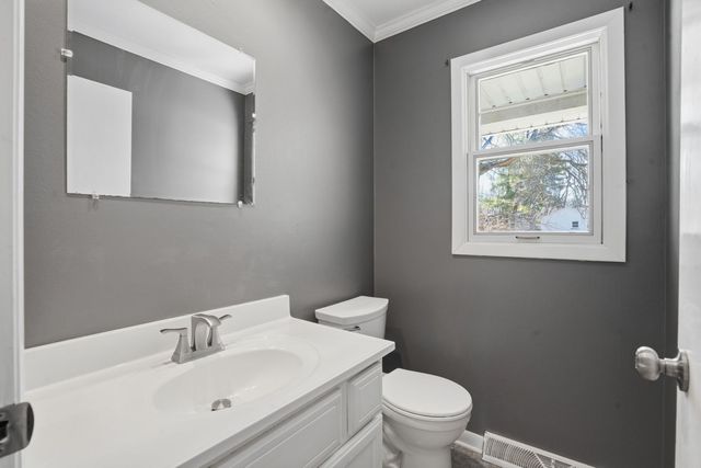 4 Estate Court, Bettendorf, IA 52722