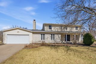 4 Estate Court, Bettendorf, IA 52722