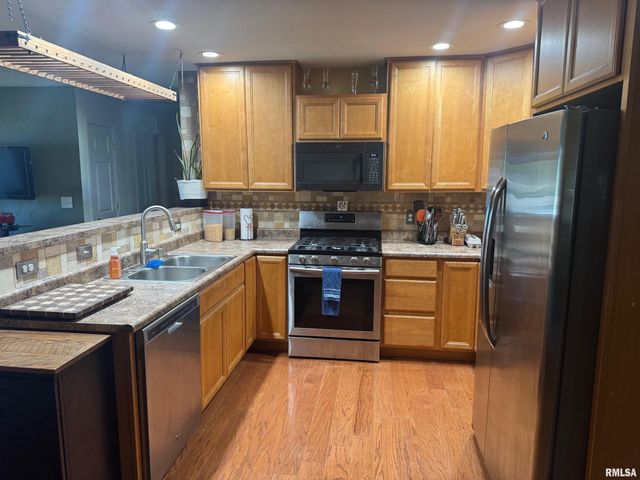 221 N COLUMBUS Road, North Pekin, IL 61554