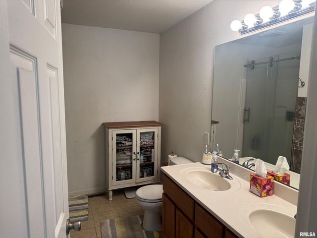 221 N COLUMBUS Road, North Pekin, IL 61554