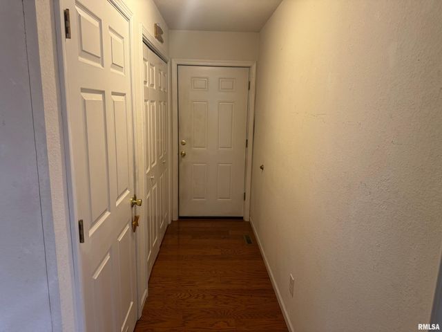 221 N COLUMBUS Road, North Pekin, IL 61554