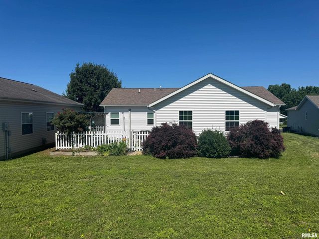 221 N COLUMBUS Road, North Pekin, IL 61554