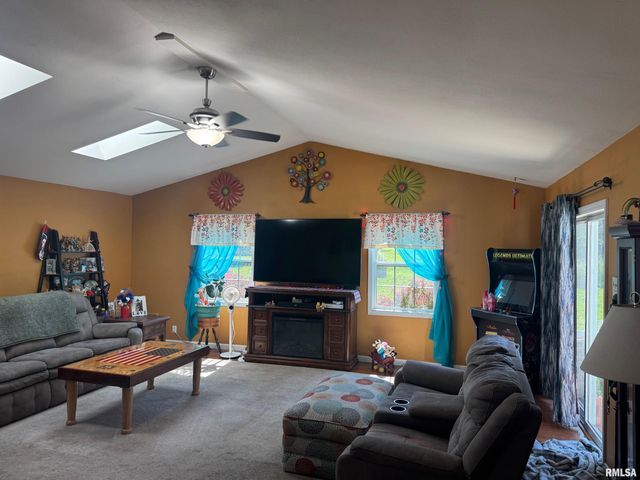 221 N COLUMBUS Road, North Pekin, IL 61554