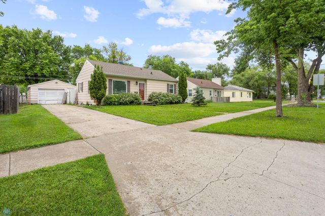 1709 13th Avenue S, Fargo, ND 58103