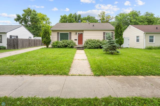 1709 13th Avenue S, Fargo, ND 58103