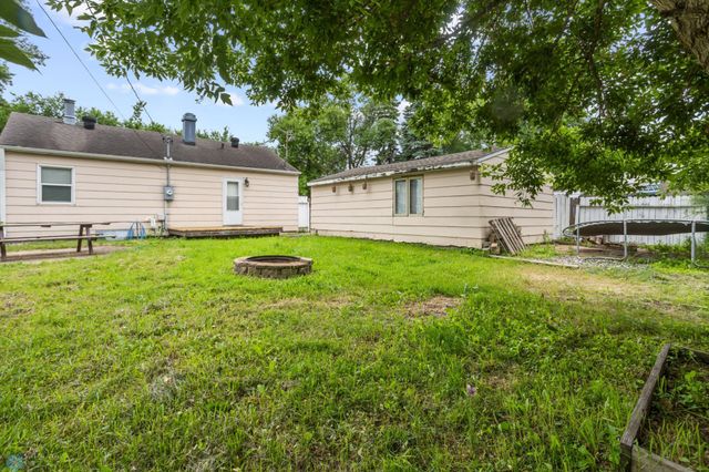1709 13th Avenue S, Fargo, ND 58103