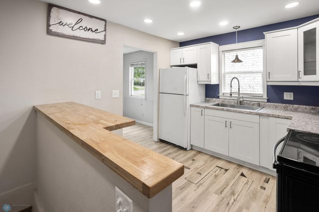1709 13th Avenue S, Fargo, ND 58103