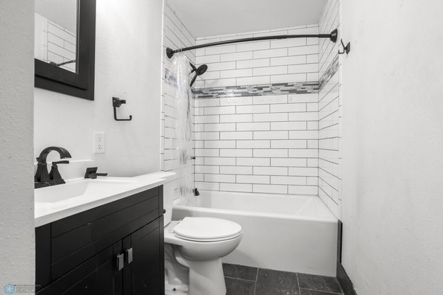 1709 13th Avenue S, Fargo, ND 58103
