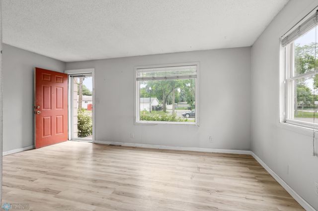 1709 13th Avenue S, Fargo, ND 58103