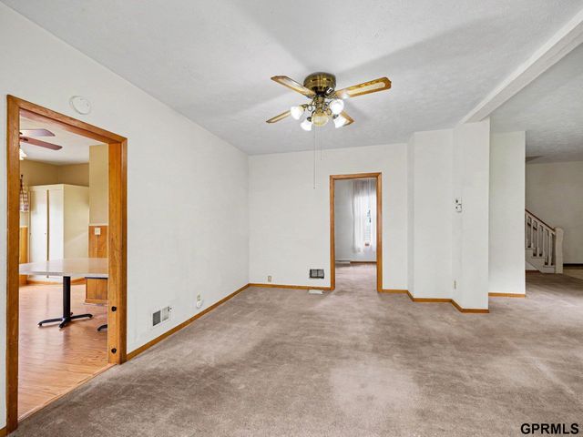 2146 S 35Th Street, Omaha, NE 68105