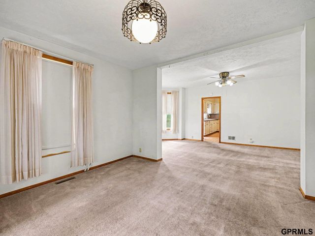 2146 S 35Th Street, Omaha, NE 68105