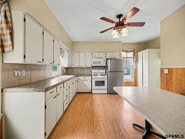 2146 S 35Th Street, Omaha, NE 68105