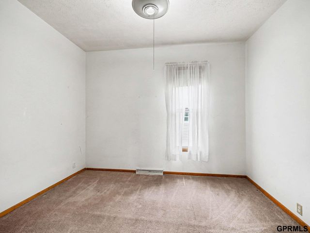 2146 S 35Th Street, Omaha, NE 68105