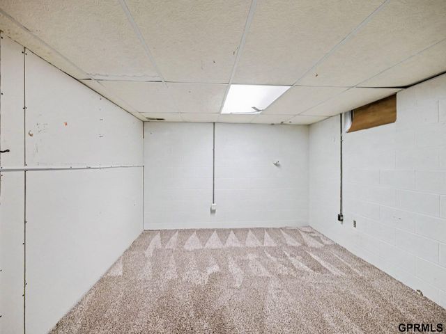 2146 S 35Th Street, Omaha, NE 68105