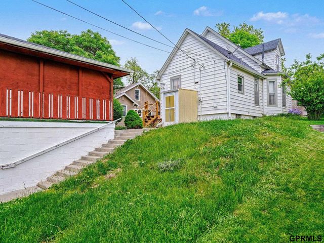 2146 S 35Th Street, Omaha, NE 68105