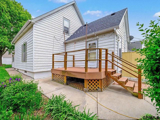 2146 S 35Th Street, Omaha, NE 68105
