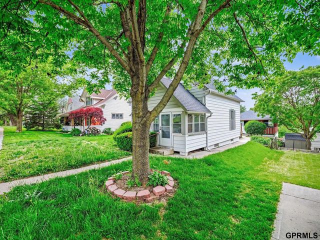 2146 S 35Th Street, Omaha, NE 68105