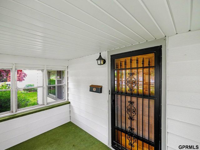 2146 S 35Th Street, Omaha, NE 68105