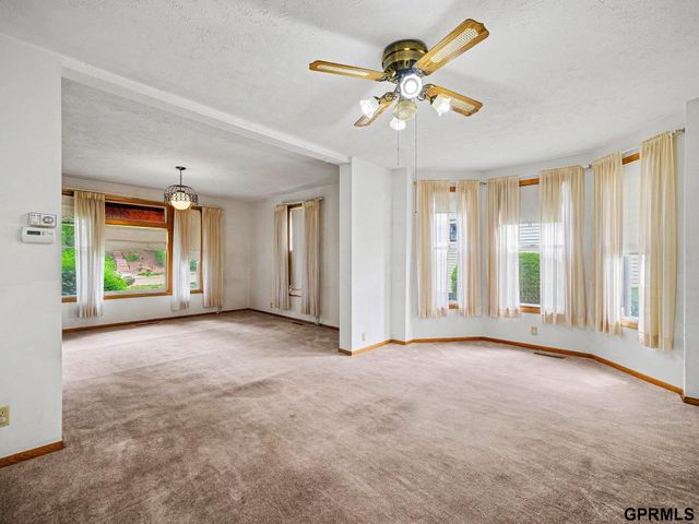 2146 S 35Th Street, Omaha, NE 68105