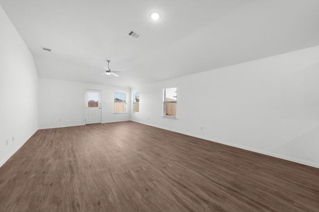 218 Fairmeade Drive, Terrell, TX 75160