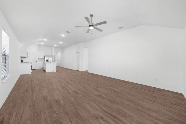 218 Fairmeade Drive, Terrell, TX 75160