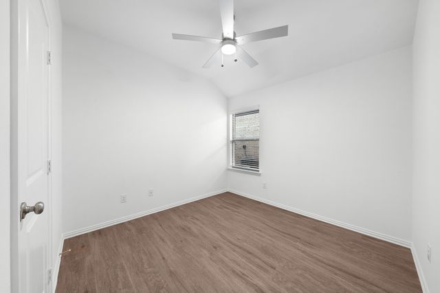 218 Fairmeade Drive, Terrell, TX 75160