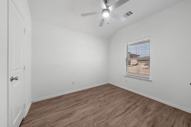 218 Fairmeade Drive, Terrell, TX 75160
